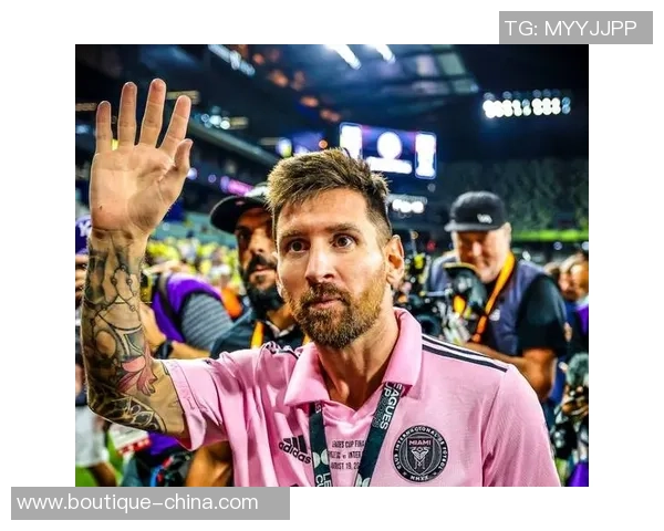 巴萨十大神将齐聚天下足球 解析梅西皮克等传奇球员的伟大贡献